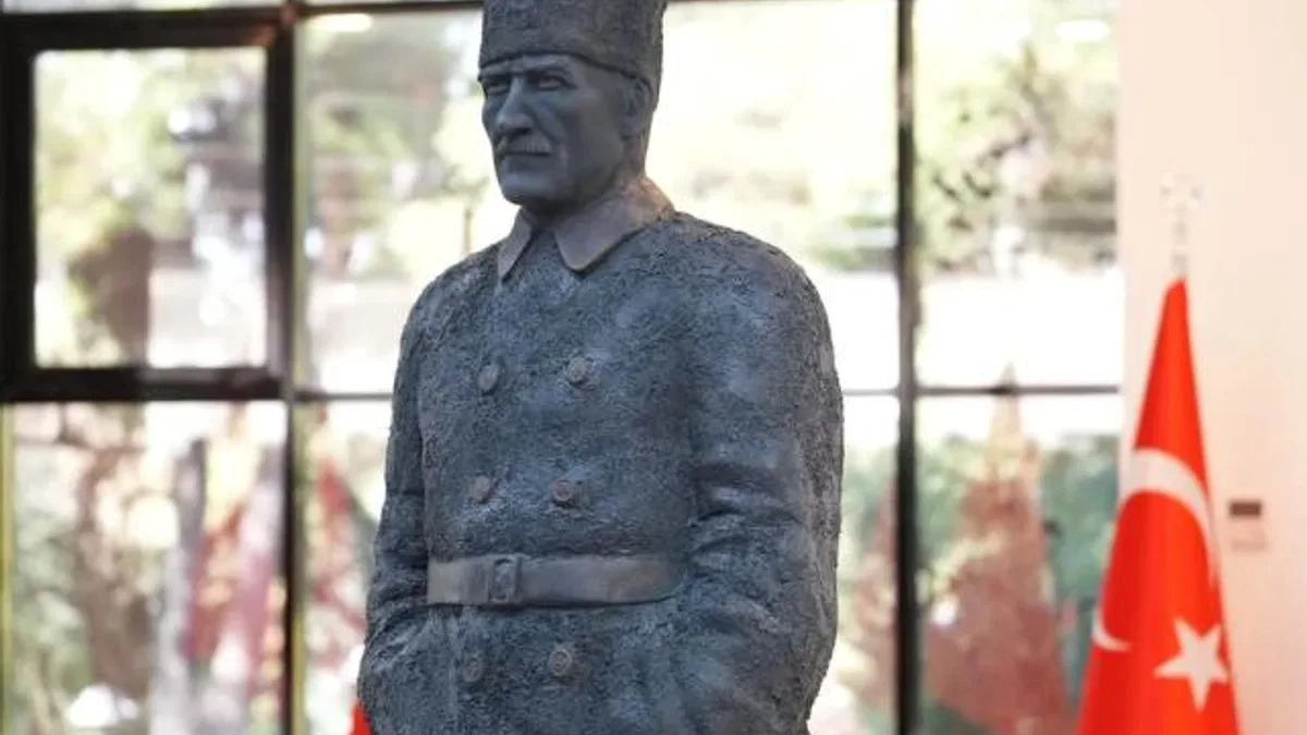 Manisa’da 'Atatürk Heykelleri Sergisi' açıldı