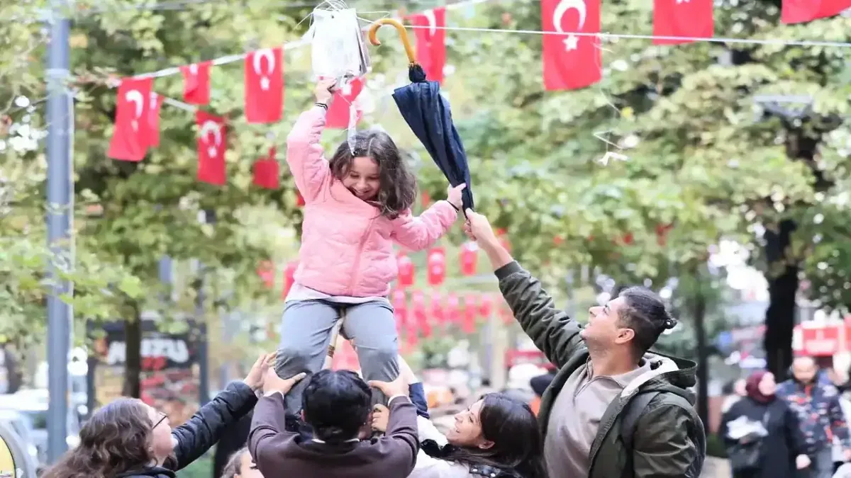 Kocaeli kitap fuarı öncesi ağaçlar açtı