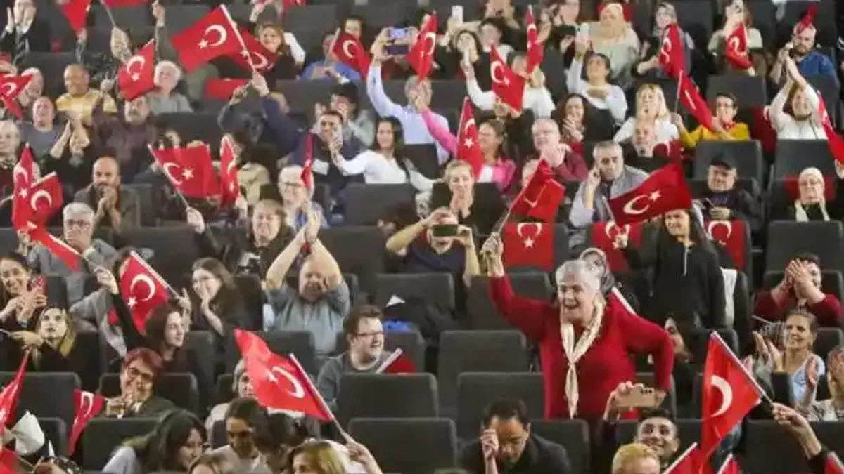 İzmir Karabağlar'da 'Atatürk' sergi, söyleşi ve konserle anıldı