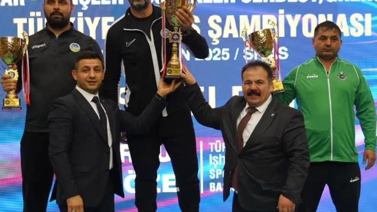 İşitme engelli güreşçilerden Türkiye şampiyonluğu