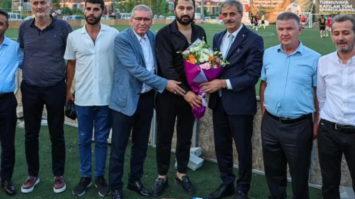 Açılış maçının santrasını Başkan Alemdar yaptı