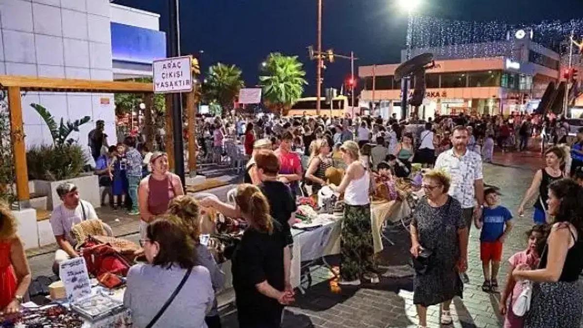 'Gece Pazarı' ile kadınların el emeği kazanca dönüştü