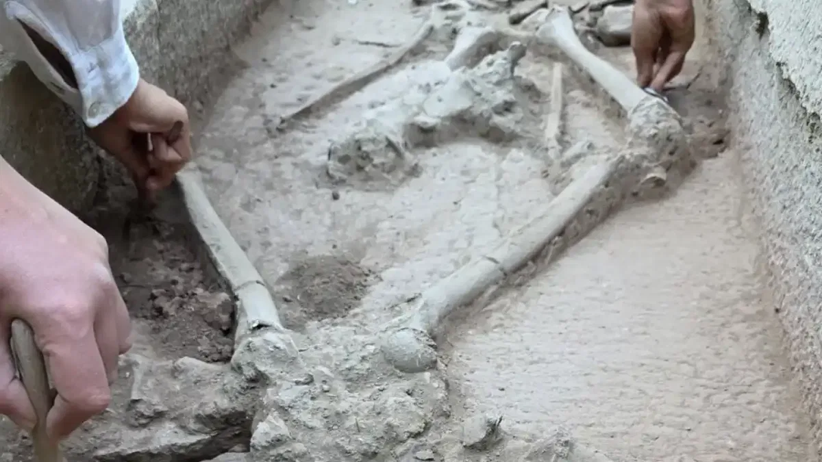 Aspendos’ta 2 bin 400 yıllık gizem... Güreşçi mezarı ortaya çıktı
