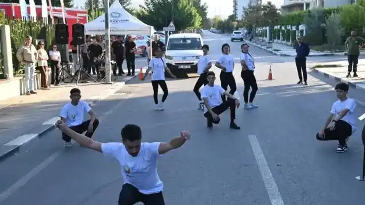 Manisa'da 'hareketlilik' sürüyor