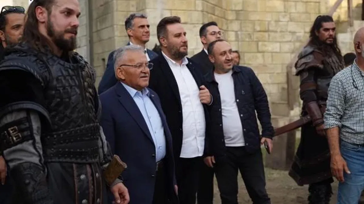 Memduh Büyükkılıç'tan İstanbul'da film platosuna ziyaret