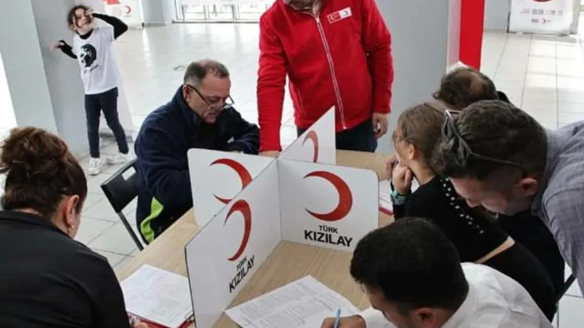 İzmir’de 10 okulda eş zamanlı kan bağışı