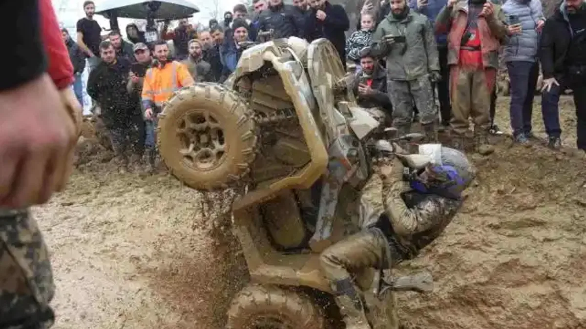 Gölcük'te ATV yarışları nefesleri kesti.