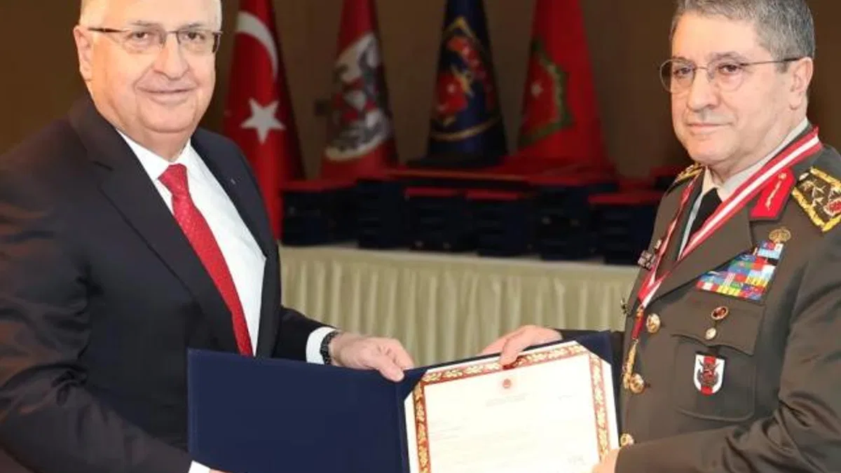 Bakan Güler'den TSK'ya övgü, teröre net uyarı