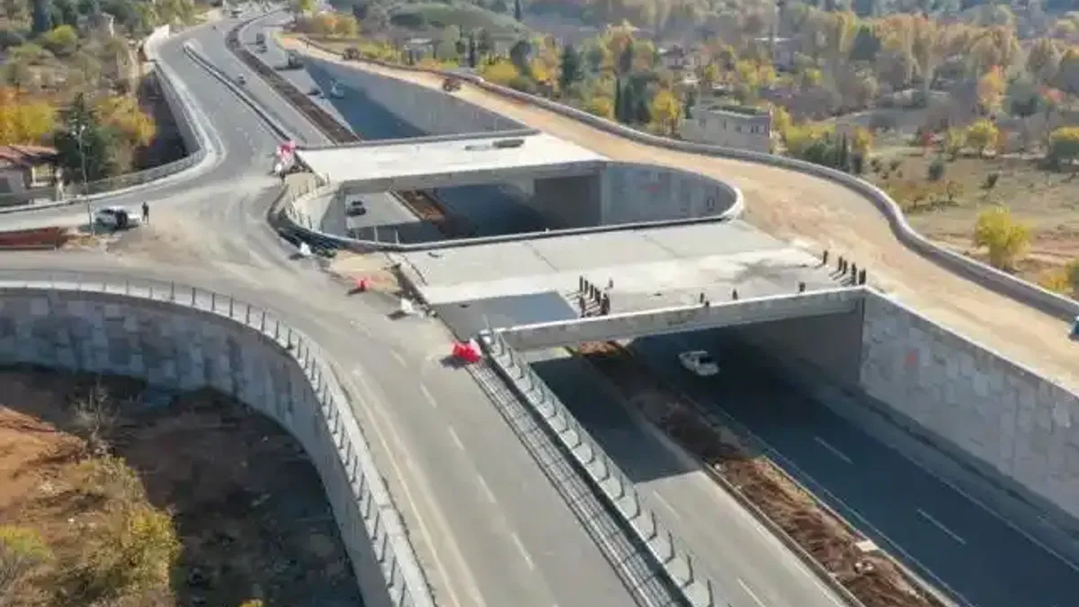 Gaziantep’te köprülü kavşak yatırımları devam ediyor