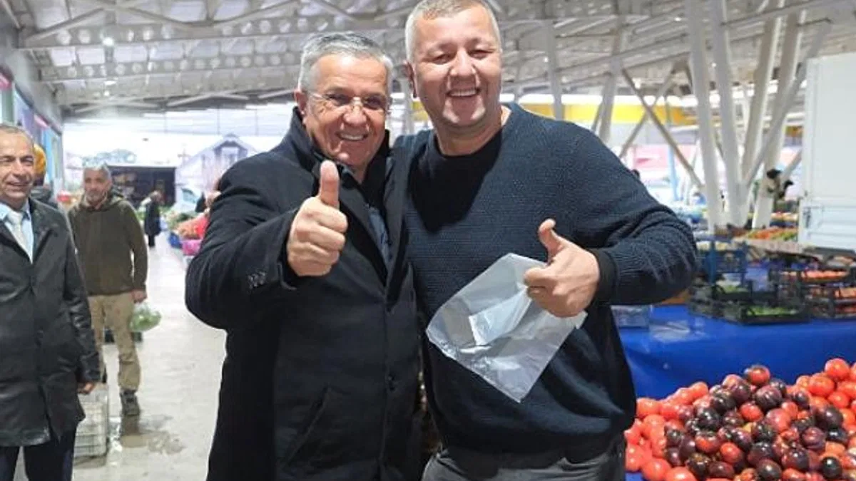 Başkan Topaloğlu'ndan pazar esnafına çorba ikramı
