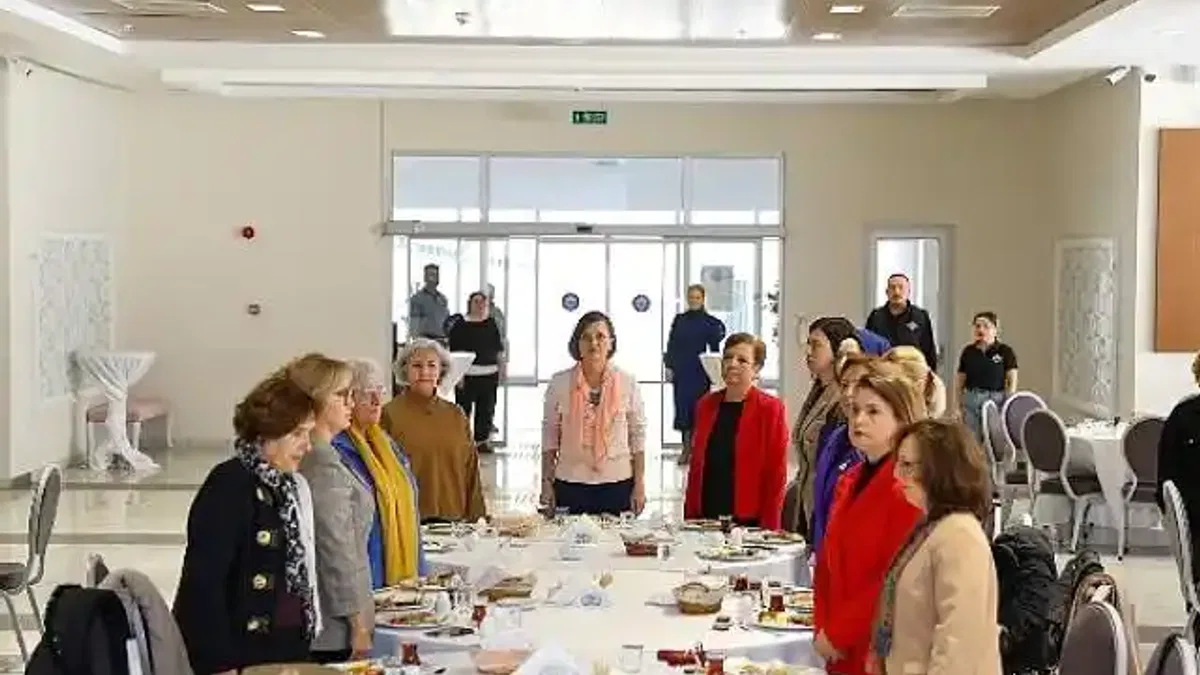 Seçilmiş Kadınlar 9. kez Karabağlar'da buluştu