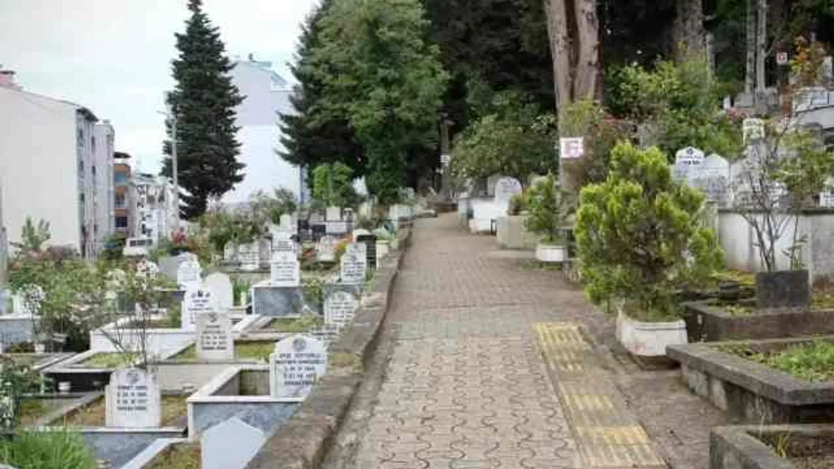 Giresun’da mezarlıklar bayrama hazır