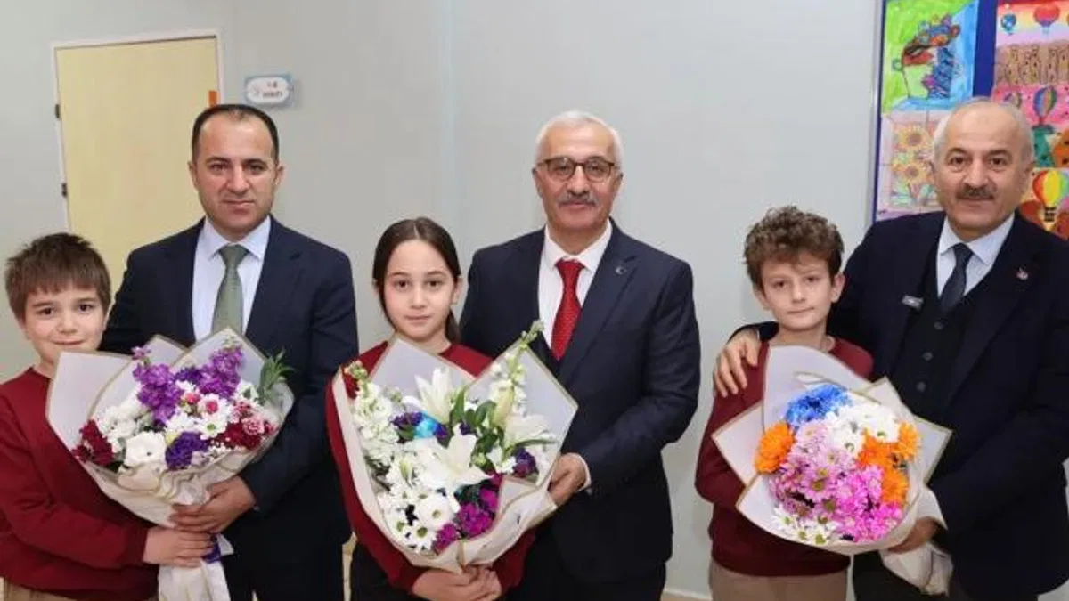 Gebze'de yarıyıl karneleri Sultan Ayhan İlkokulu’nda dağıtıldı