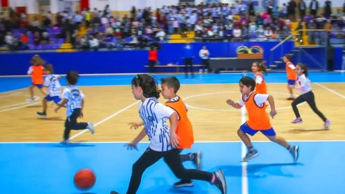 İzmir Karabağlar'da 850 minik sporcudan coşkulu sömestr
