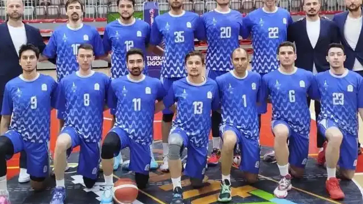 Celal Atik Spor Salonu’nda parke ısınıyor