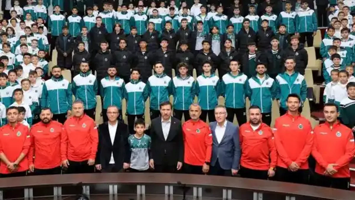 Konya'da Başkan Kılca'dan, futbol takımlarına destek