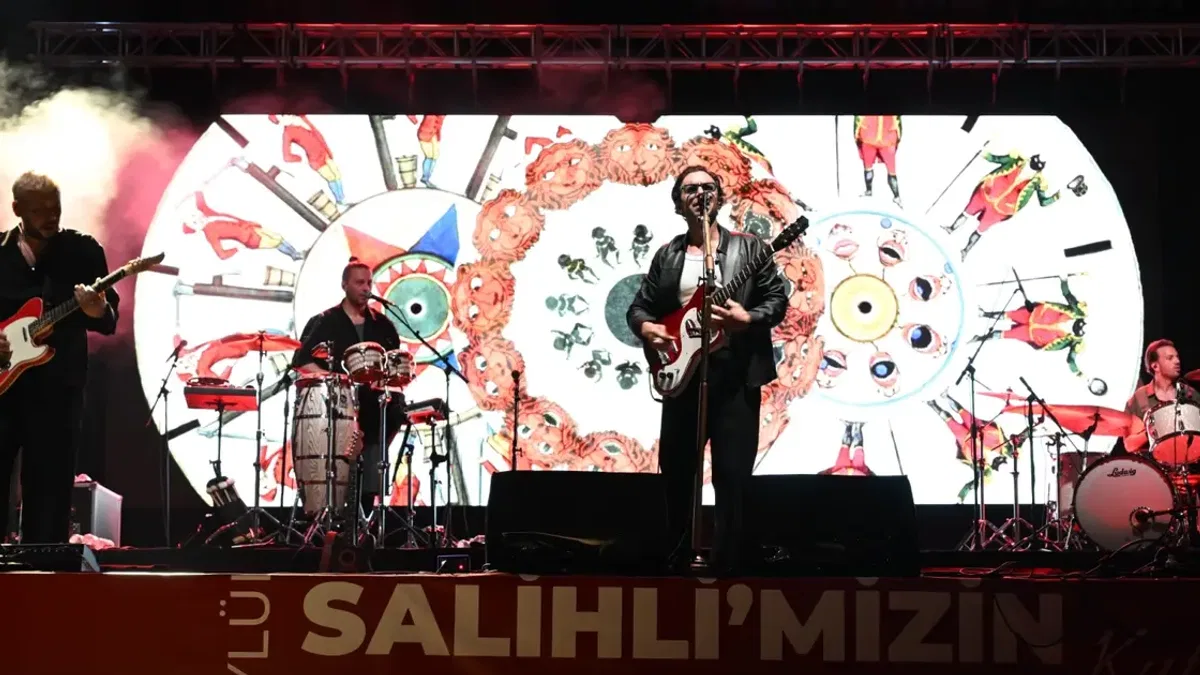 Manisa Salihli’de Adamlar’dan unutulmaz gece