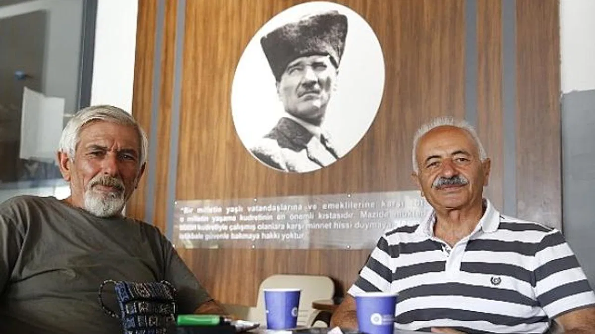 Emekliler Kahvesi'nde keyifli emeklilik