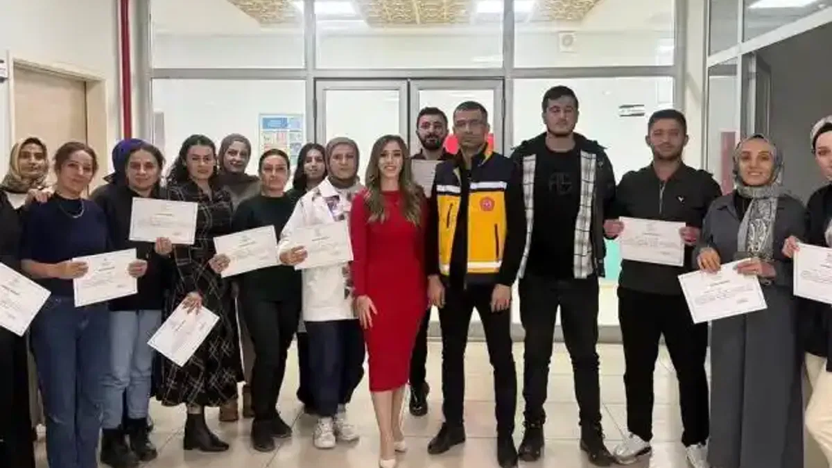 Batman'da ebelere 'Temel Yenidoğan Bakımı' eğitimi