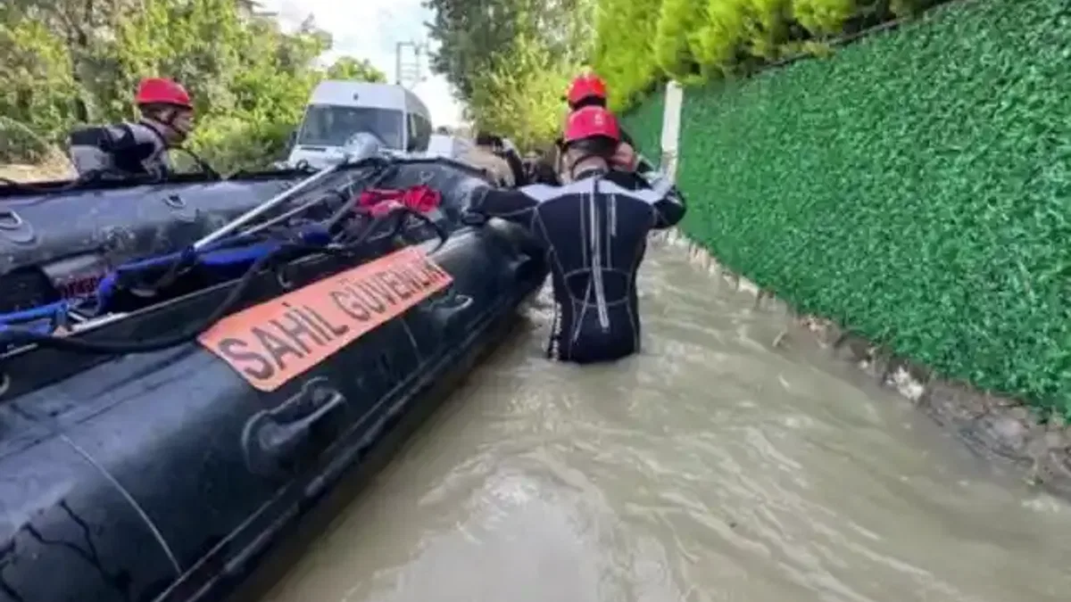 Hatay Defne'de su baskını! Mahsur kalan 20 vatandaş kurtarıldı