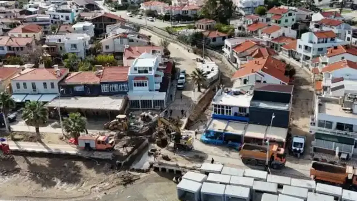 Foça'da dere yatağına yapılan kanal taşkını önledi