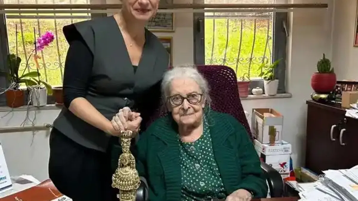 Prof. Dr. İoanna Kuçuradi’ye Efes Selçuk’tan onur ödülü