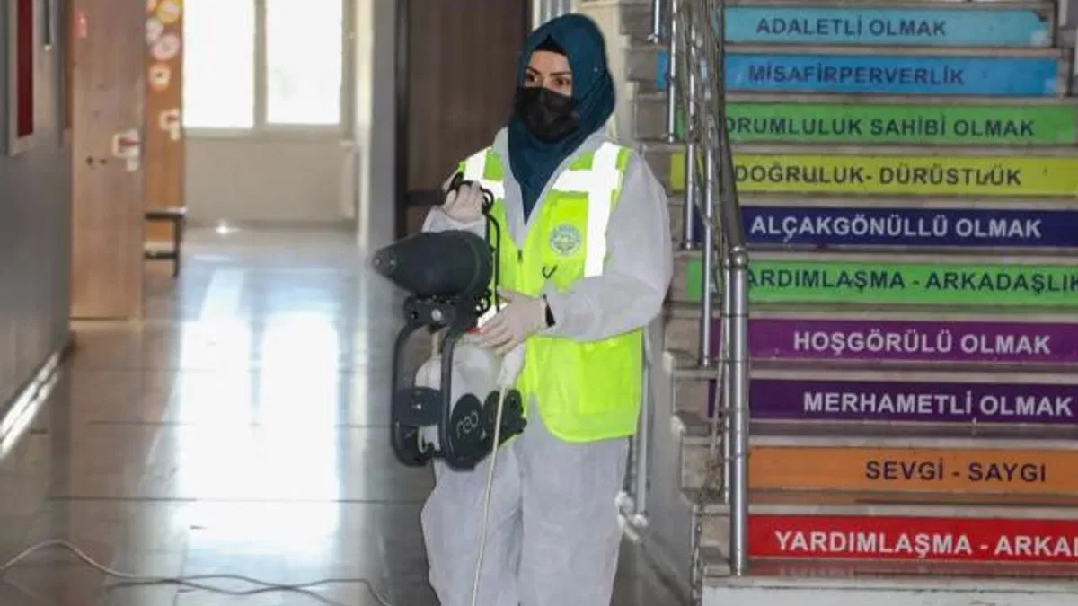 Kayseri Talas'ta okullarda 'ara tatil' temizliği