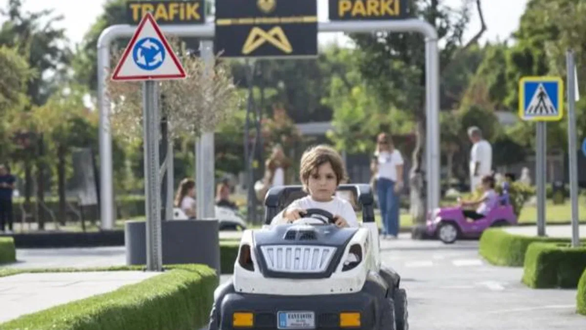 Çocuklar Trafik Parkı'na akın etti