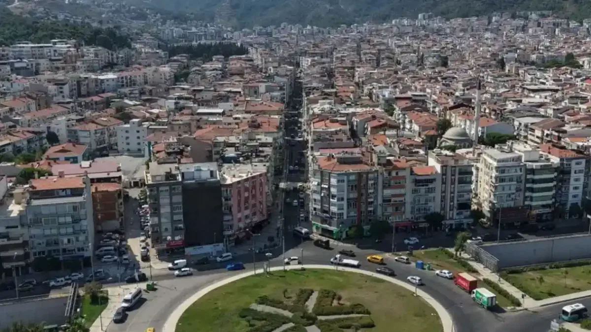İzmir Balçova’nın caddeleri “çiçek gibi” oldu