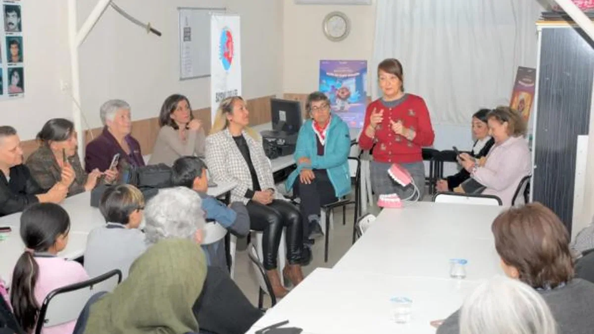 İzmir'de dişhekimleri diş sağlığının önemine dikkat çekti