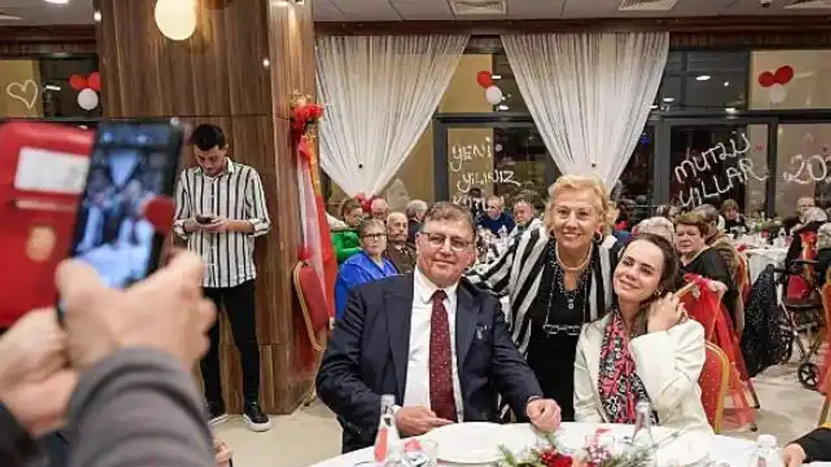 Başkan Tugay huzurevi sakinleri ile bir araya geldi