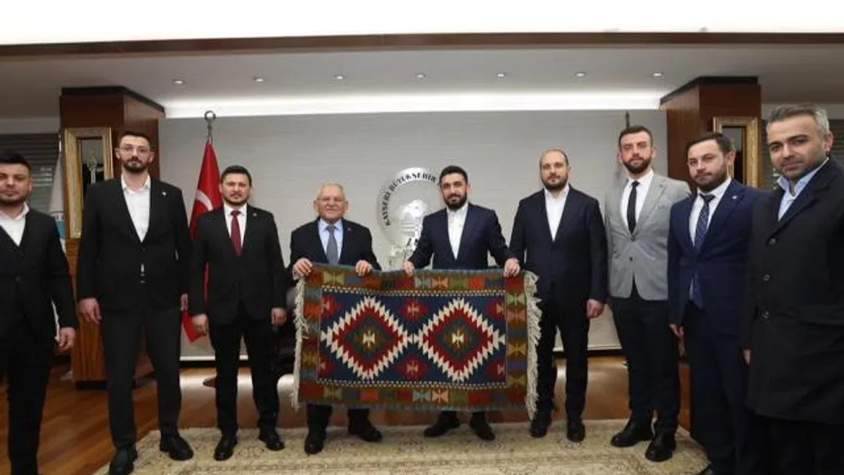 Memduh Büyükkılıç TÜGVA Genel Başkanı'nı ağırladı