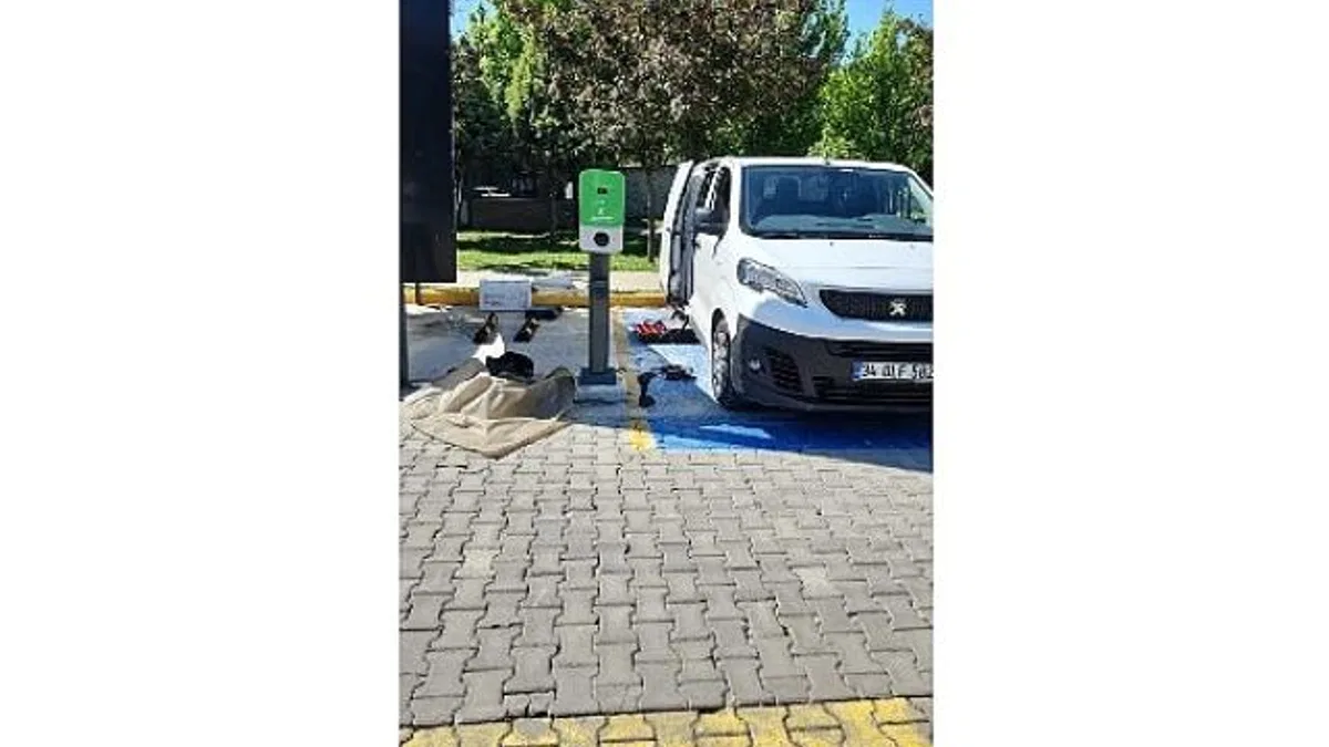 Kartepe'de Çevreci Ulaşım İçin Şarj İstasyonları Hizmete Açıldı