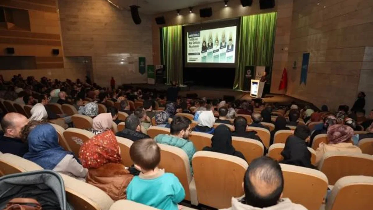 Konya Karatay'da aile seminerleri sürüyor