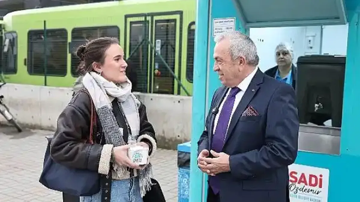 Başkan Şadi Özdemir'den öğrencilere çorba ikramı