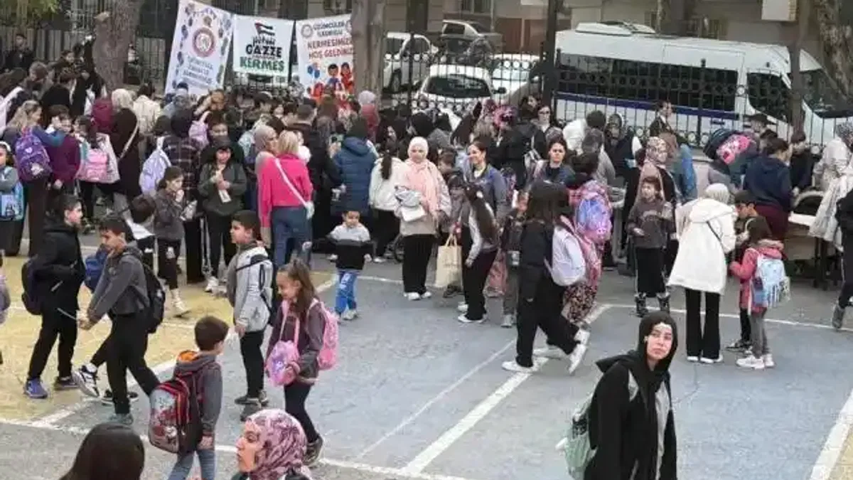 Manisa Yunusemre'de Üzümcüler İlkokulu'nda kermes