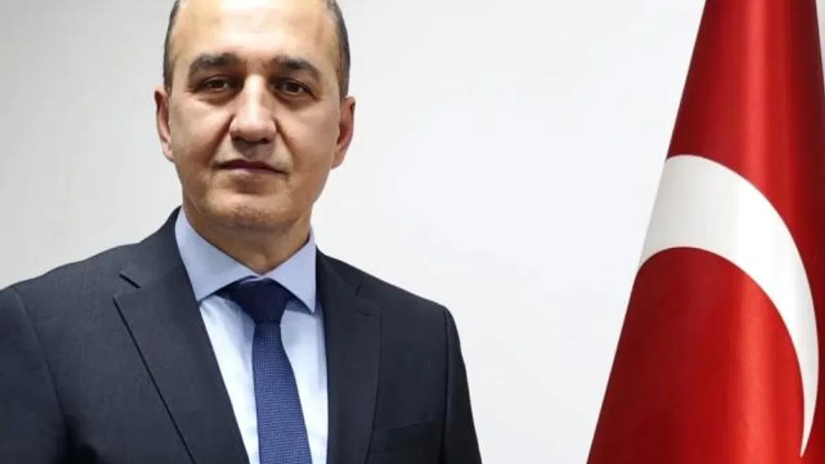 Artvin ASFK Başkanı'ndan okul takımına forma desteği