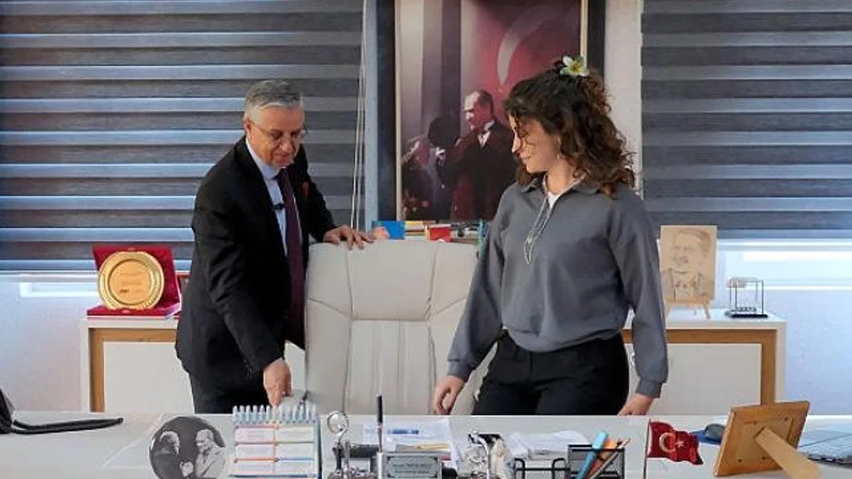 Öğrencilerden Başkan Topaloğlu'na teşekkür ziyareti