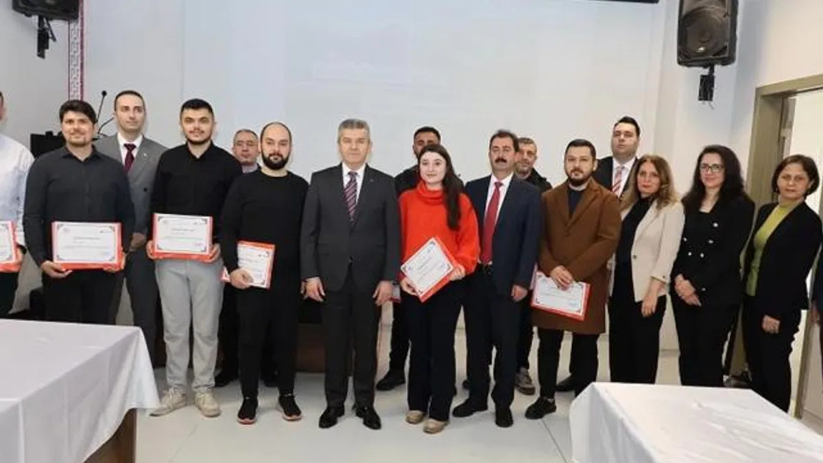 Artvin'de tütün kullanımını bırakan 15 kişiye Vali Ergün'den teşekkür