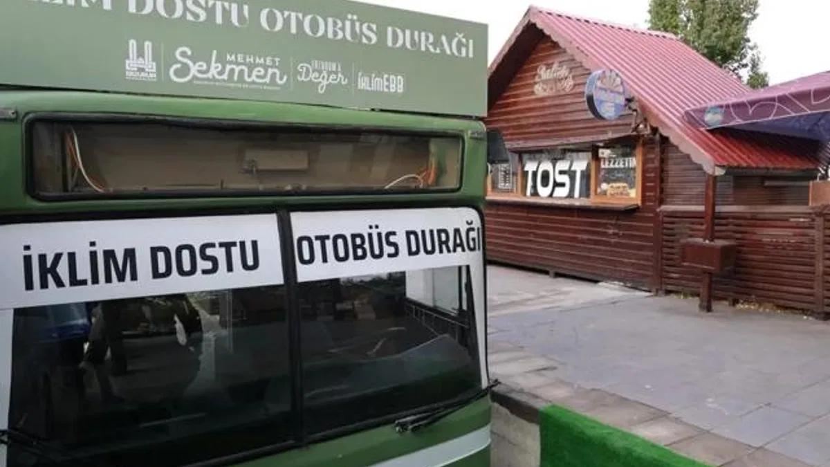 Atıklardan otobüs durağına ödül
