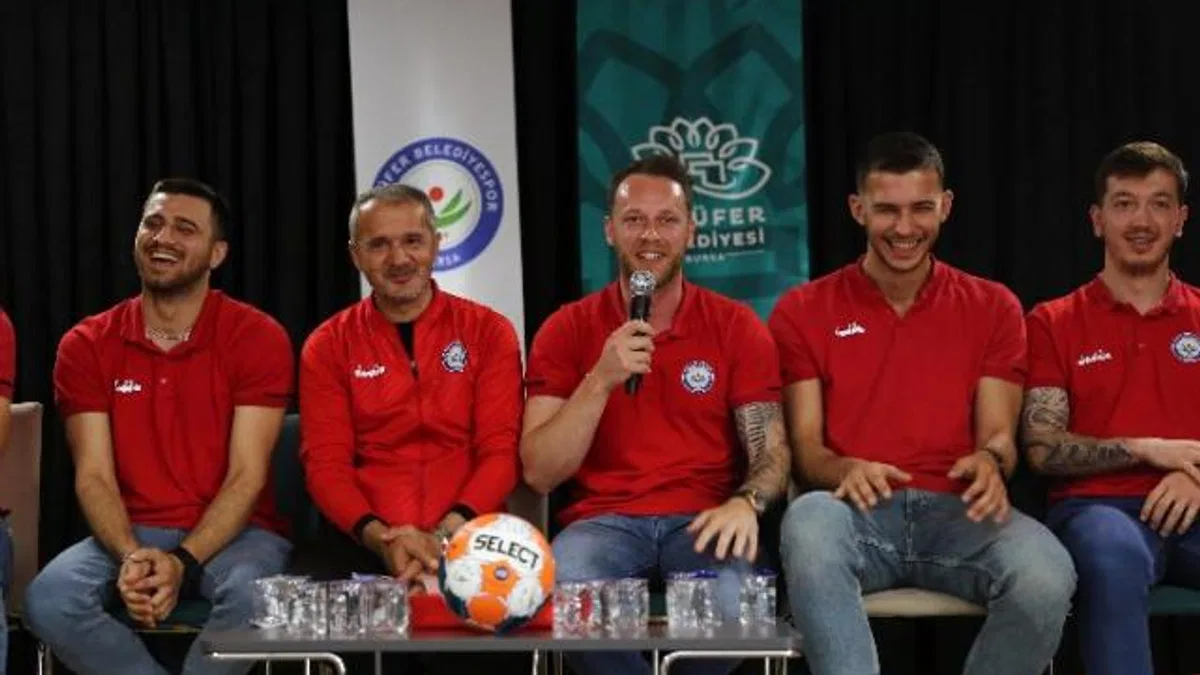 Nilüfer Belediyespor Hentbol Takımı öğrencilerle buluştu
