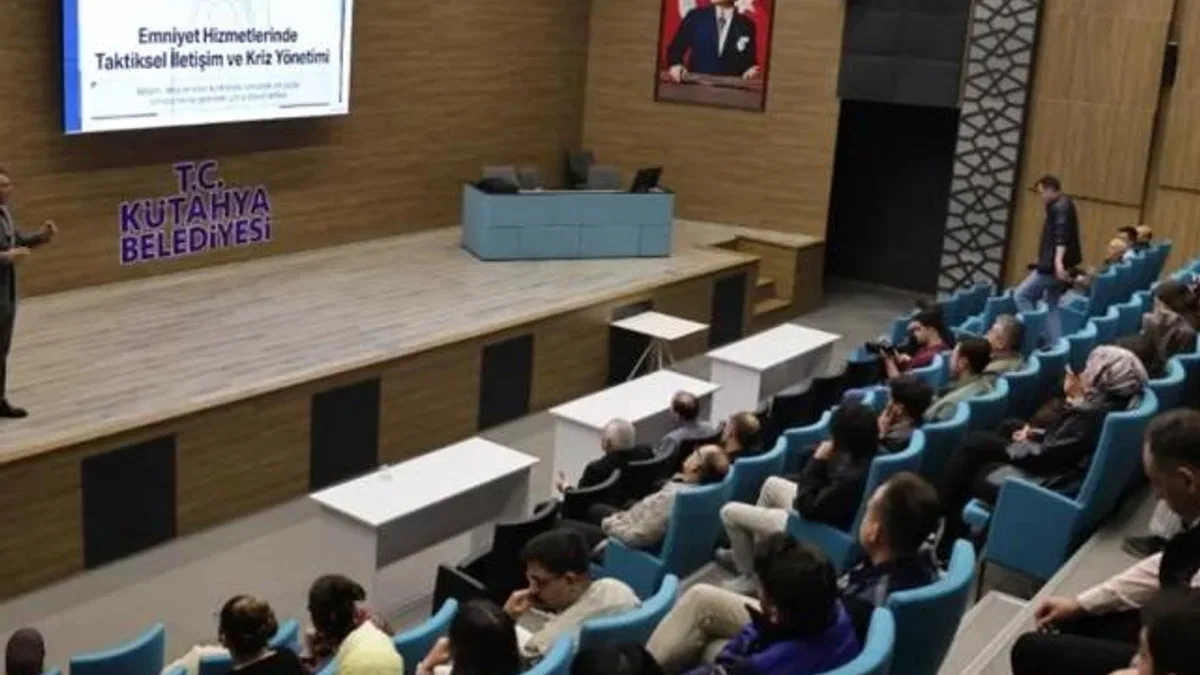Kütahya'da belediye personeline 'etkili iletişim' eğitimi