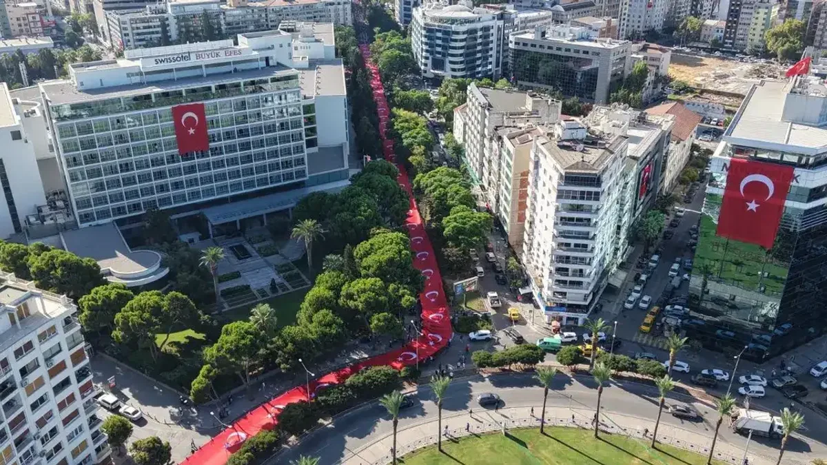 9 Eylül ruhu İzmir sokaklarında