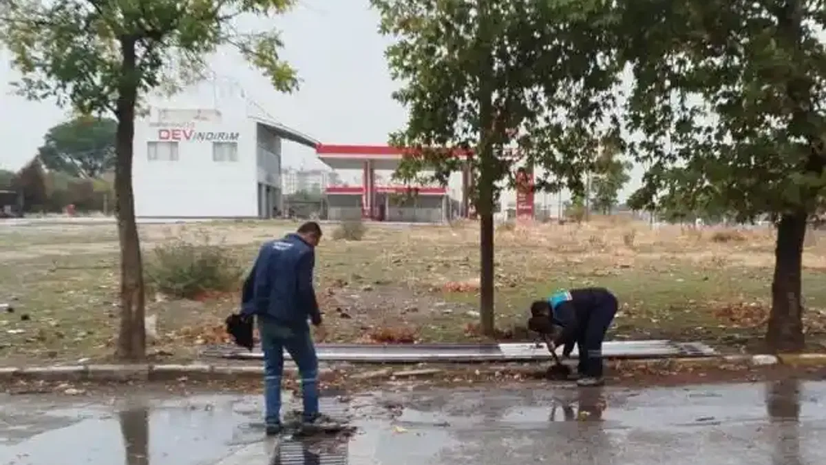 Manisa'da ekipler yağmur için sahada
