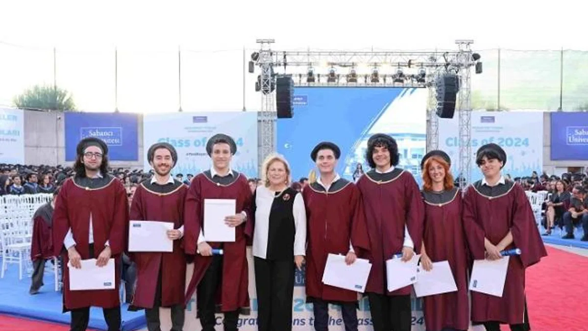 Sabancı Üniversitesi 22. dönem lisans ve 25. dönem lisansüstü mezunlarını verdi