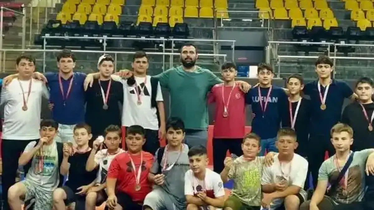 Sakarya'da Büyükşehir güreşçileri Türkiye Şampiyonası yolunda
