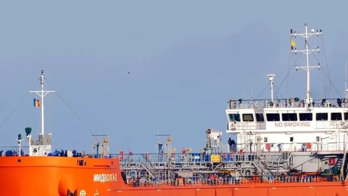 Rusya'dan Gürcistan'a seyreden MIDVOLGA-2 tankeri saldırıya uğradı