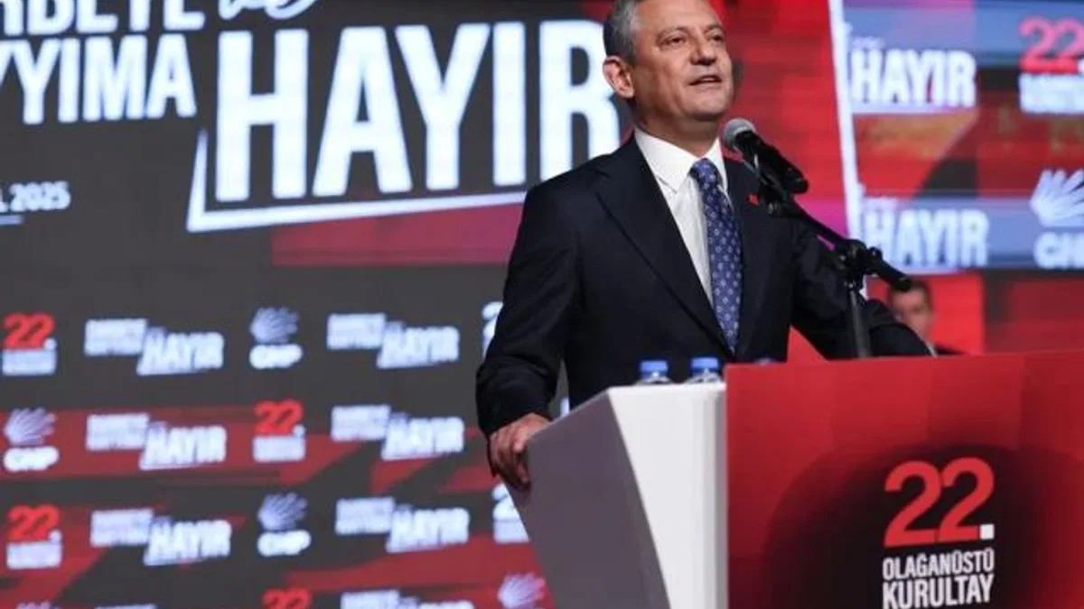 CHP'de tek aday olan Özgür Özel yeniden seçildi