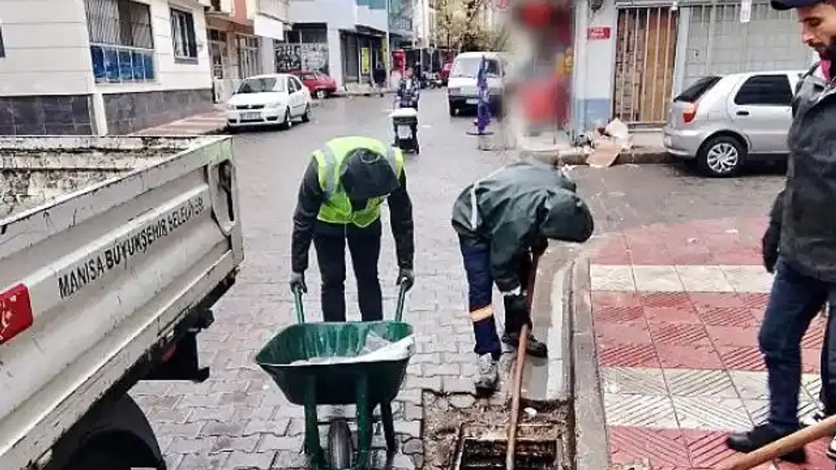 Büyükşehir ve MASKİ Ekipleri Yağışta Sahadaydı