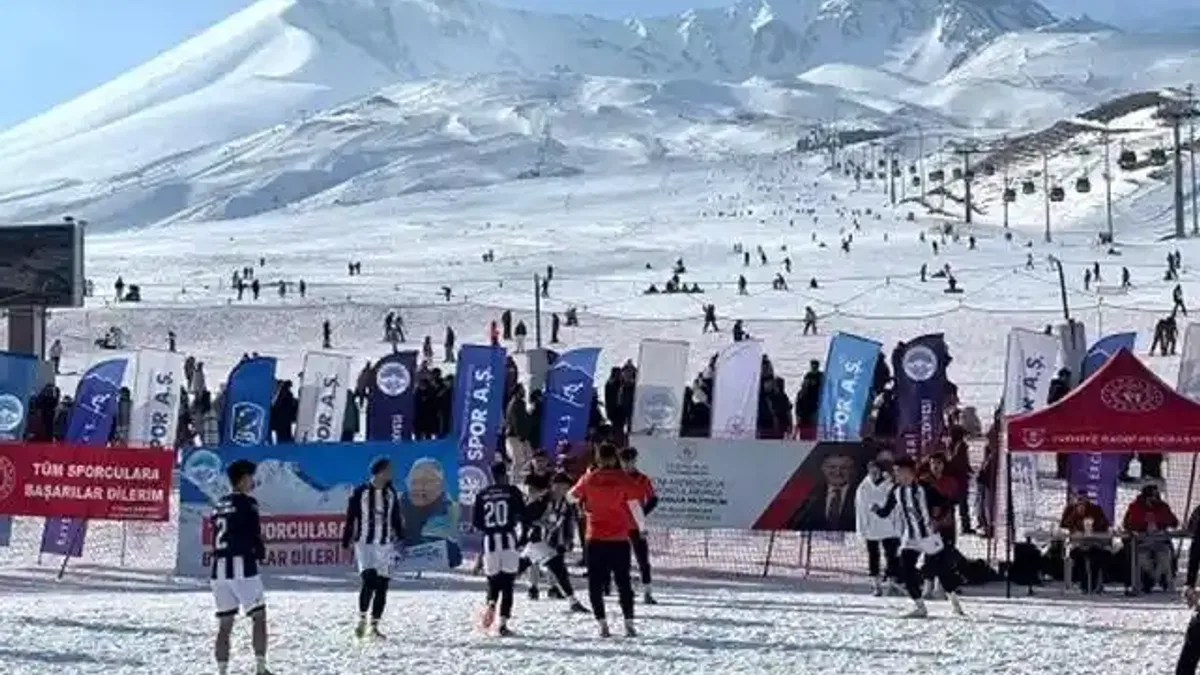Kayseri Erciyes'te Kar Ragbi heyecanı başladı